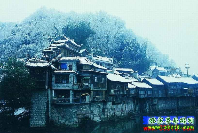 長沙往返A(chǔ)8線：鳳凰古城、梵凈山、德夯苗寨汽車三日游